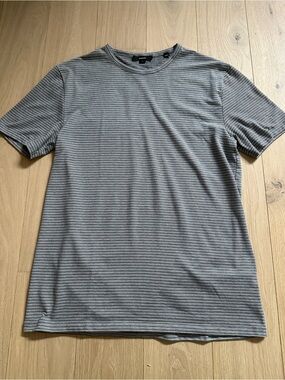 Vince Men's Black and White Thin-Stripe Crew Neck Tee